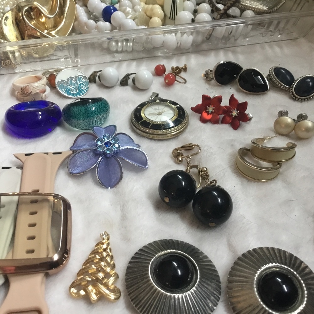 4.24 lb Costume Jewelry Bulk
Vintage, Modern, Designer, Unbranded 🌼 Resellers - Picture 11 of 15